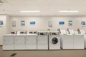 featured image of 7 E Washington St