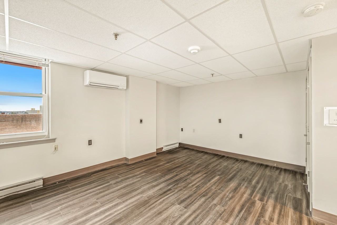 Alexander House - Photo 2 of 7