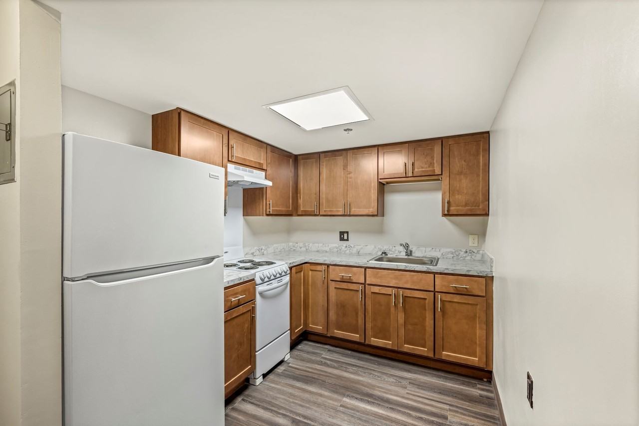 Alexander House - Photo 5 of 7