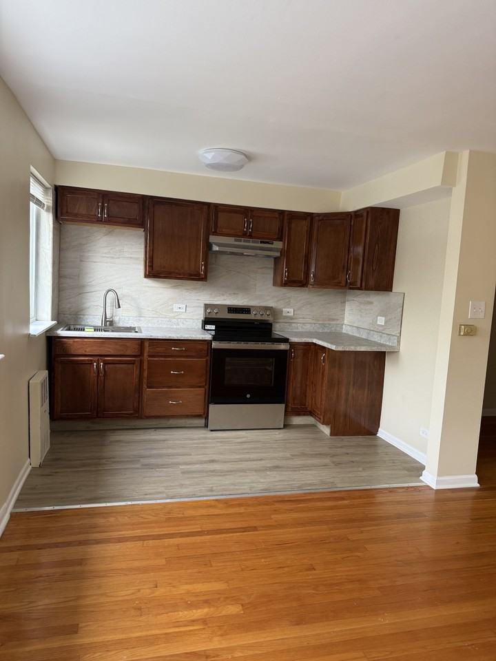 R & R PROPERTIES GROUP LLC - Photo 5 of 7