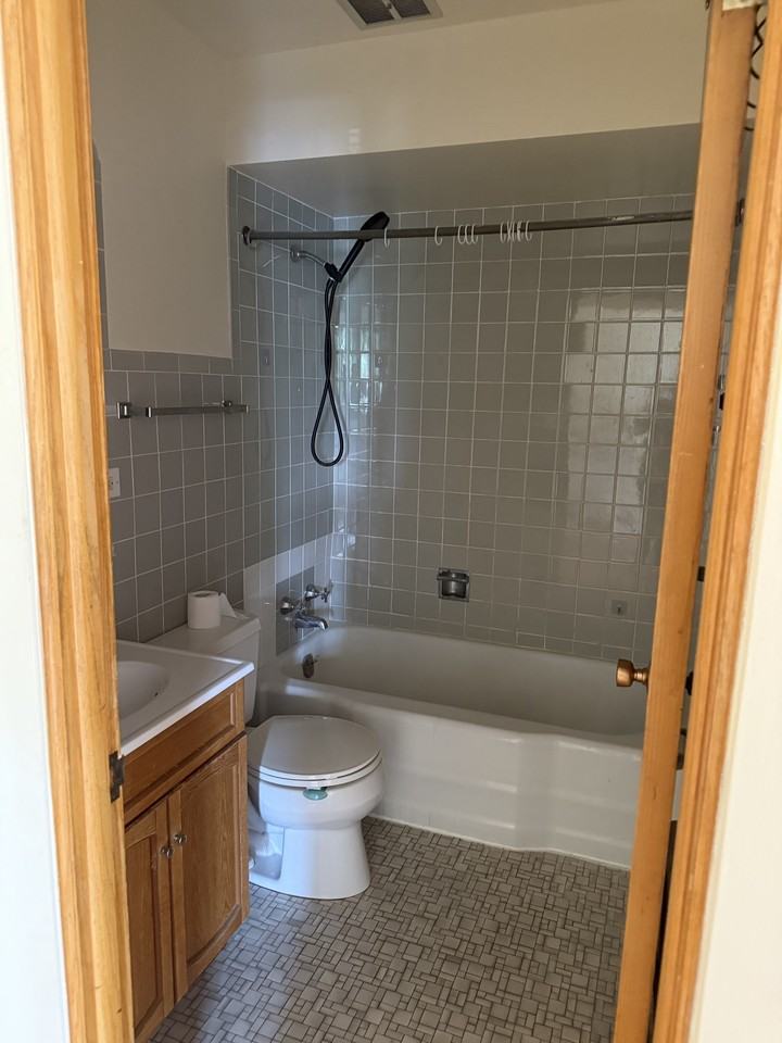 R & R PROPERTIES GROUP LLC - Photo 7 of 7