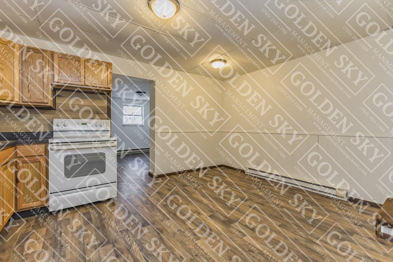 304 West 6th Street - Photo 3 of 12