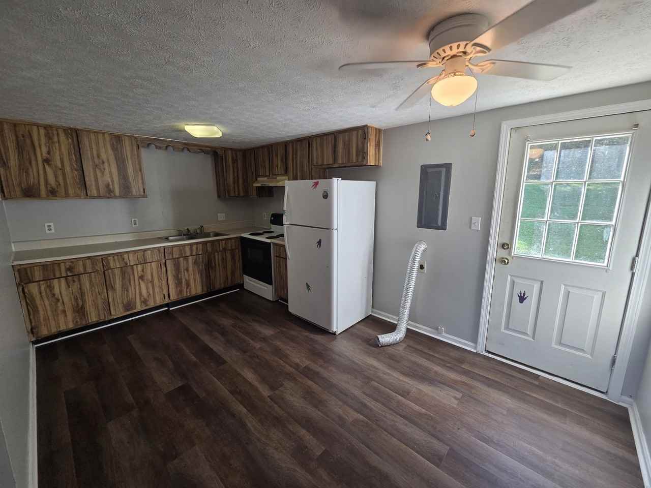 Patricia Dr Apartments - Photo 2 of 8