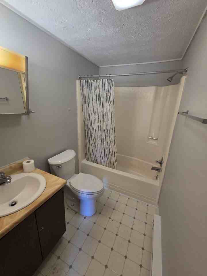 Patricia Dr Apartments - Photo 3 of 8