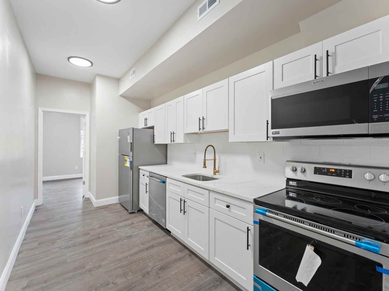 1517 West Westmoreland Street - Photo 3 of 11