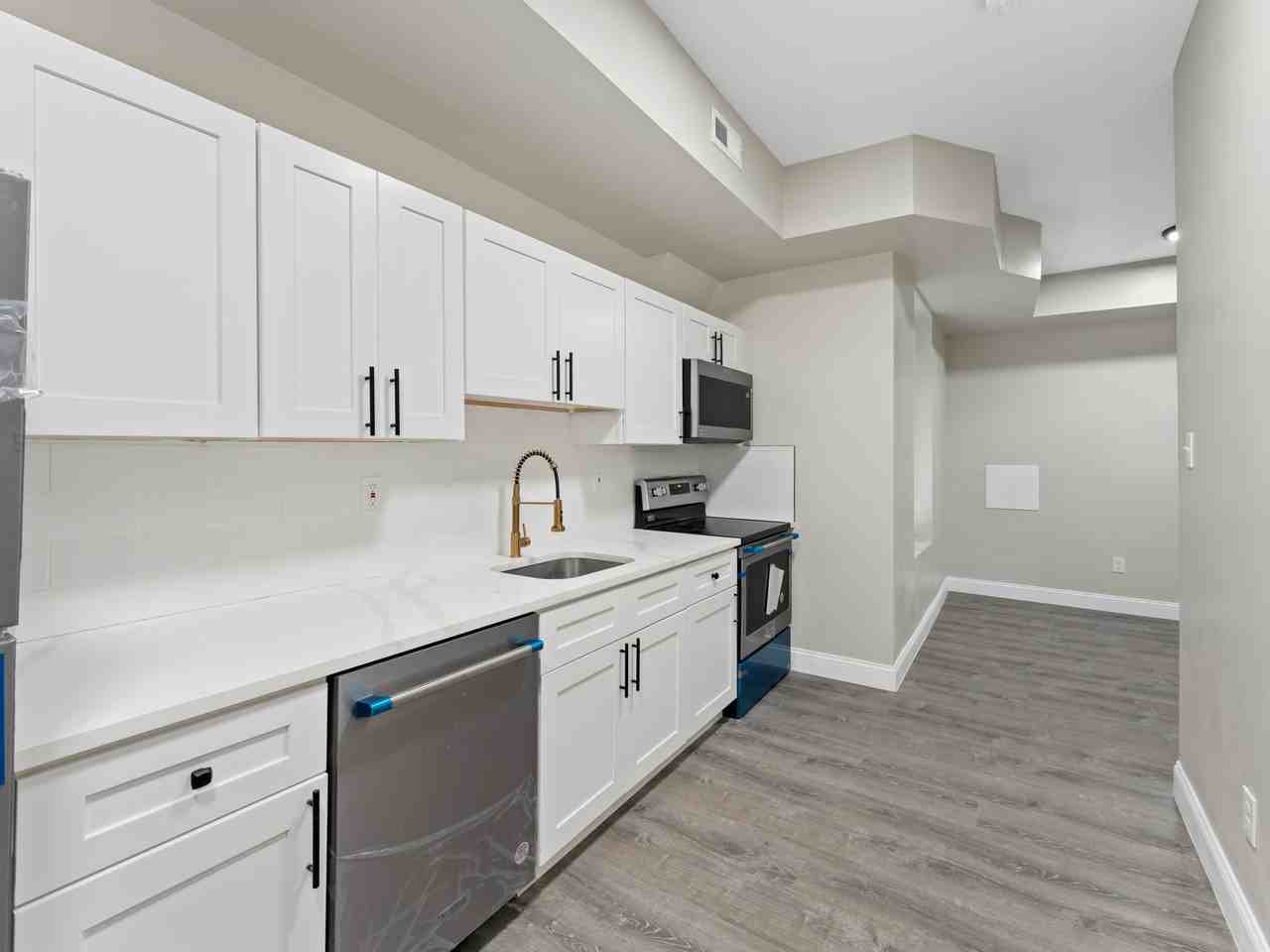 1517 West Westmoreland Street - Photo 4 of 11