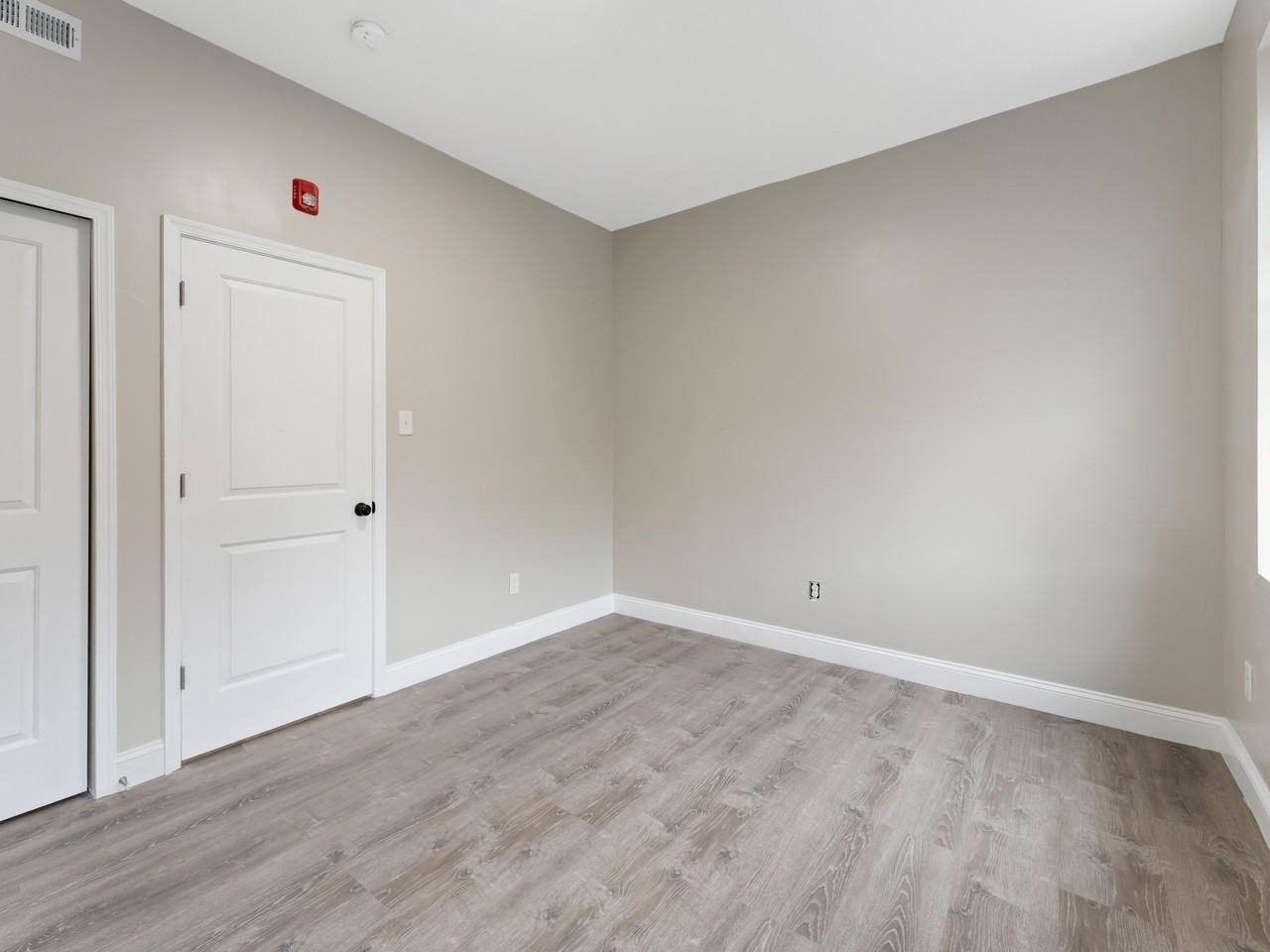 1517 West Westmoreland Street - Photo 6 of 11