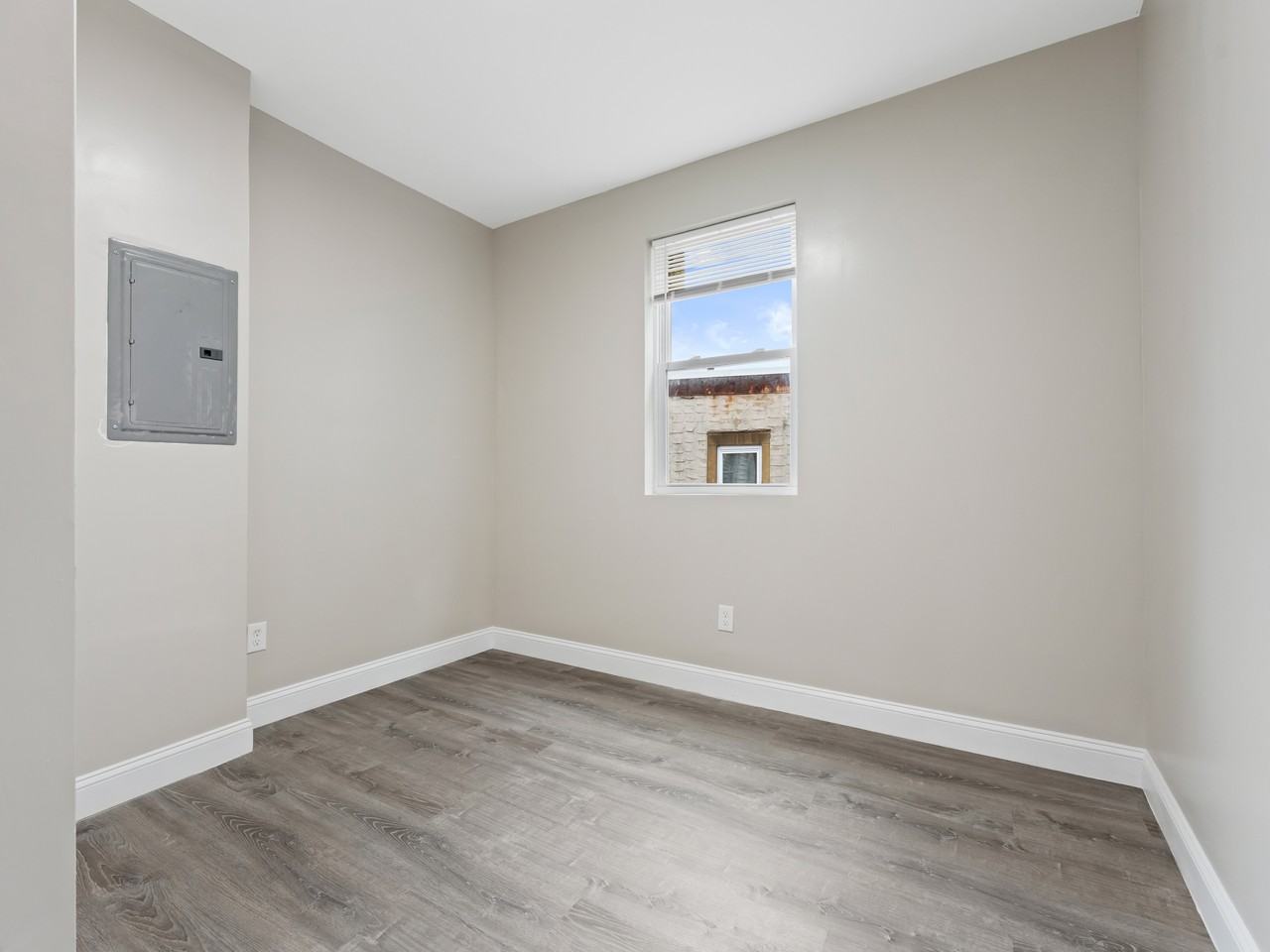 1517 West Westmoreland Street - Photo 7 of 11