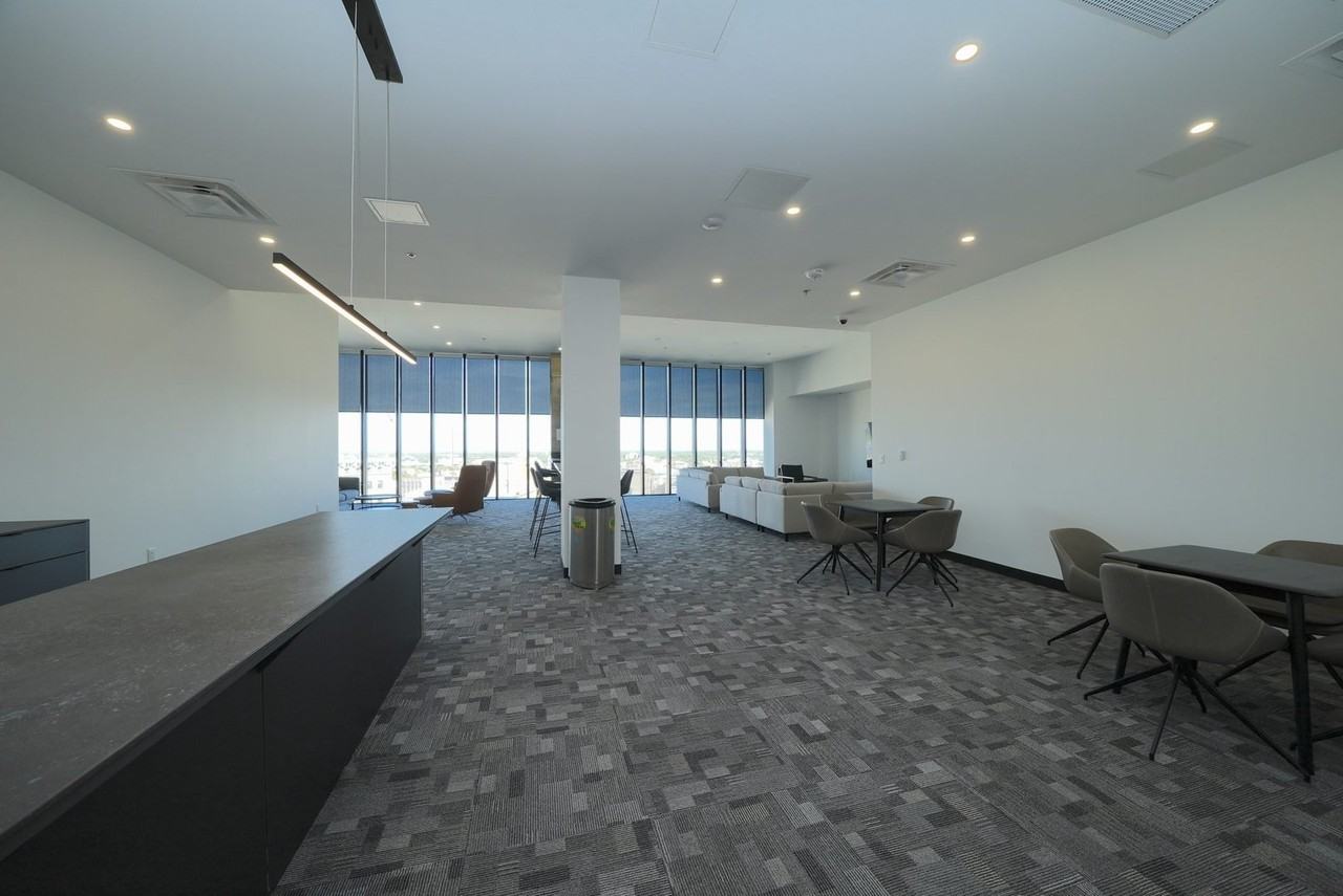 433 Main St - Photo 2 of 8