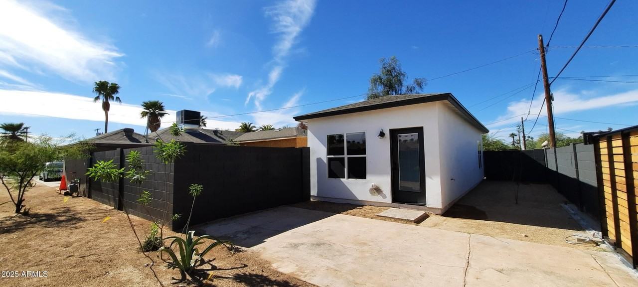 1420 E Almeria Rd - Photo 2 of 10