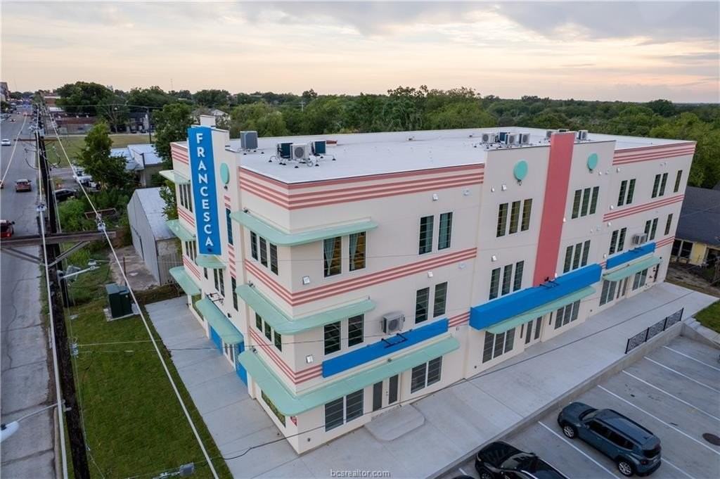 608 North Bryan Ave. Avenue #221 - Photo 2 of 9