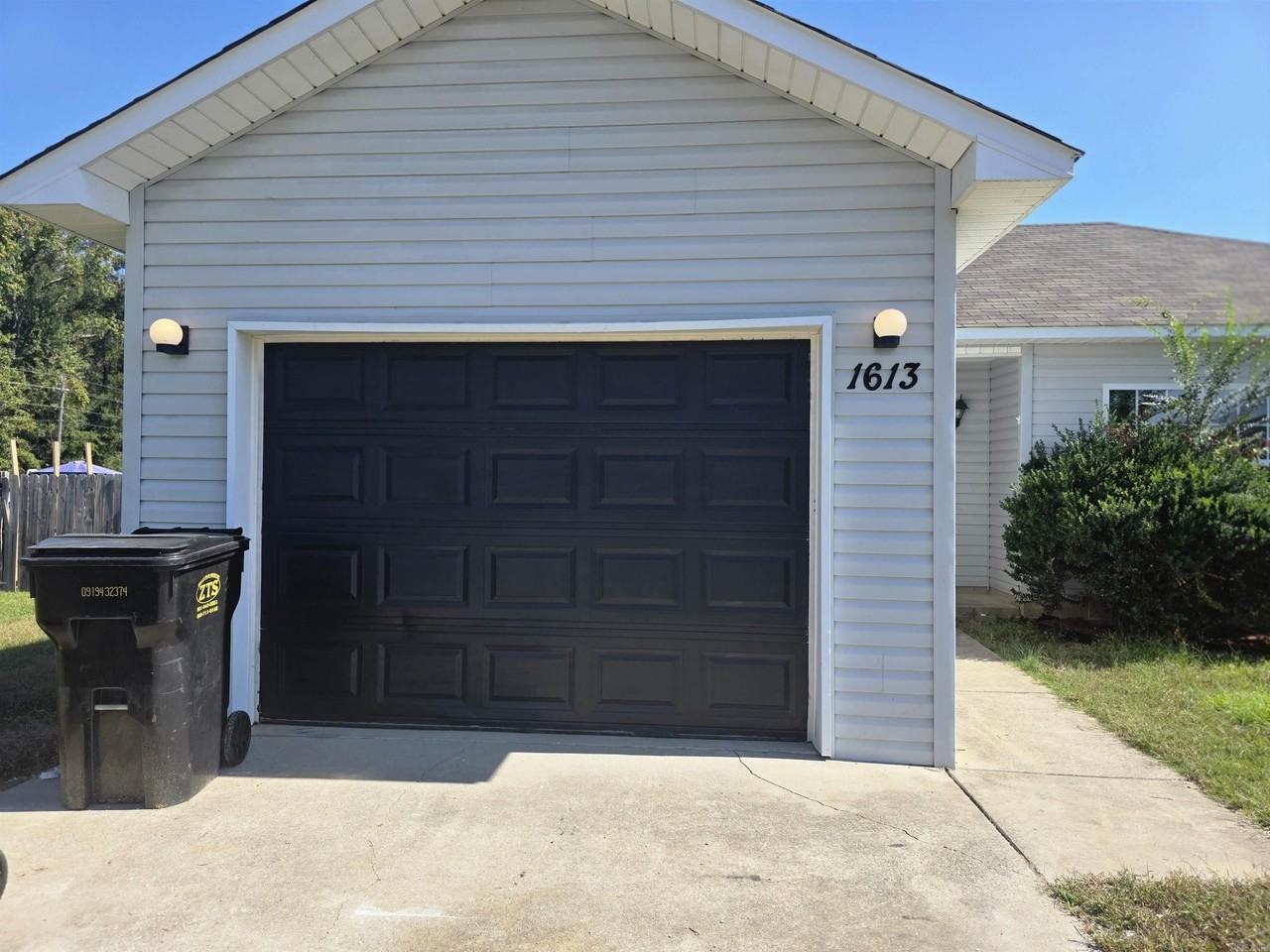 1613 Moon Rd - Photo 3 of 20