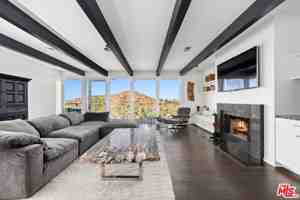 featured image of 2235 Gloaming Way