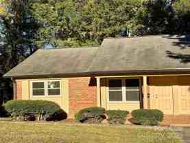 124 Hillcrest Dr - Photo 1 of 1