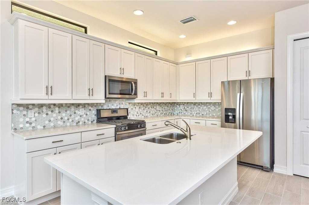 15241 Cortona Way - Photo 2 of 16