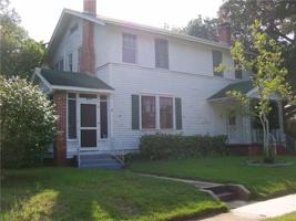 featured image of 218 Lee St #B