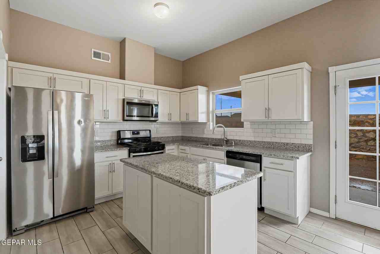 13960 Garforth Avenue - Photo 7 of 31