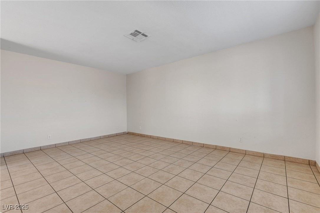 218 Kirk Ave - Photo 5 of 50