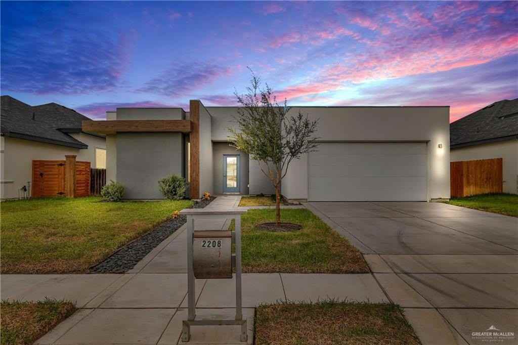 2208 Providence Ave - Photo 3 of 23