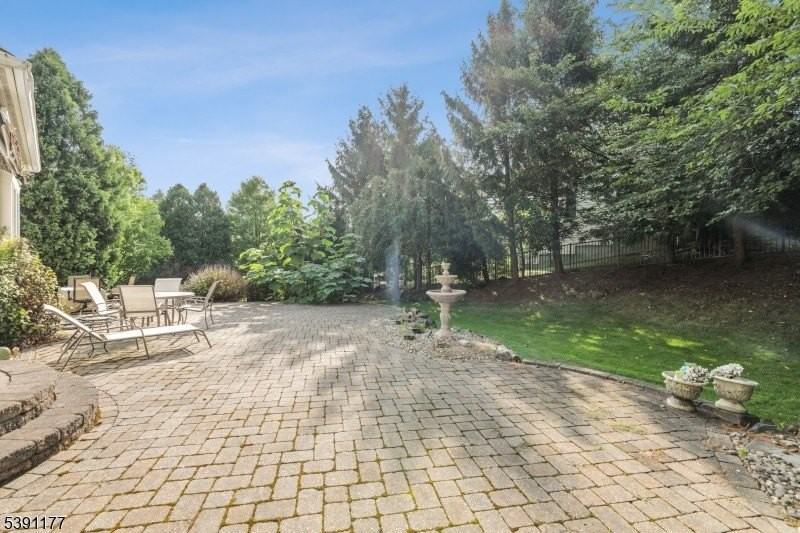 2 Bedford Dr - Photo 3 of 33