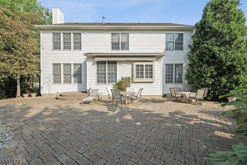 2 Bedford Dr - Photo 6 of 33