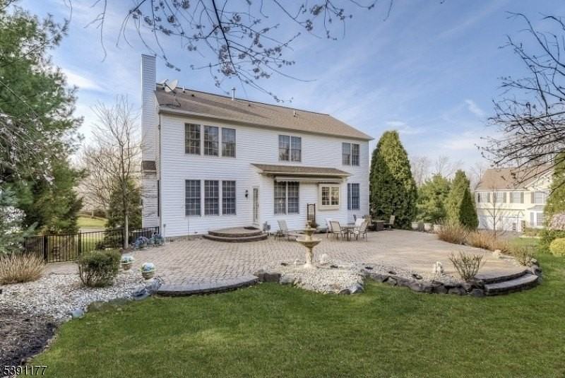 2 Bedford Dr - Photo 7 of 33