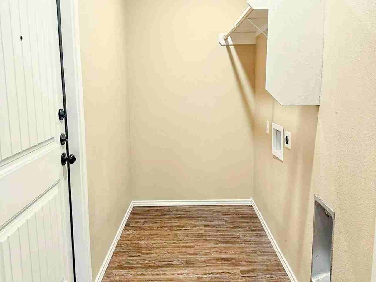 3411 E 17th St - Photo 4 of 7