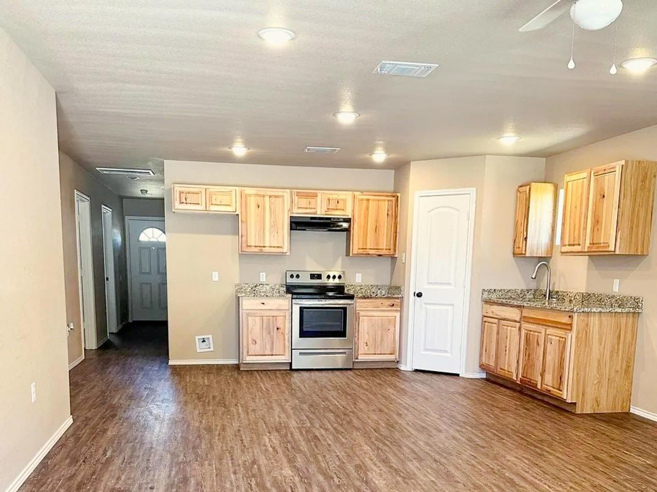 3411 E 17th St - Photo 5 of 7