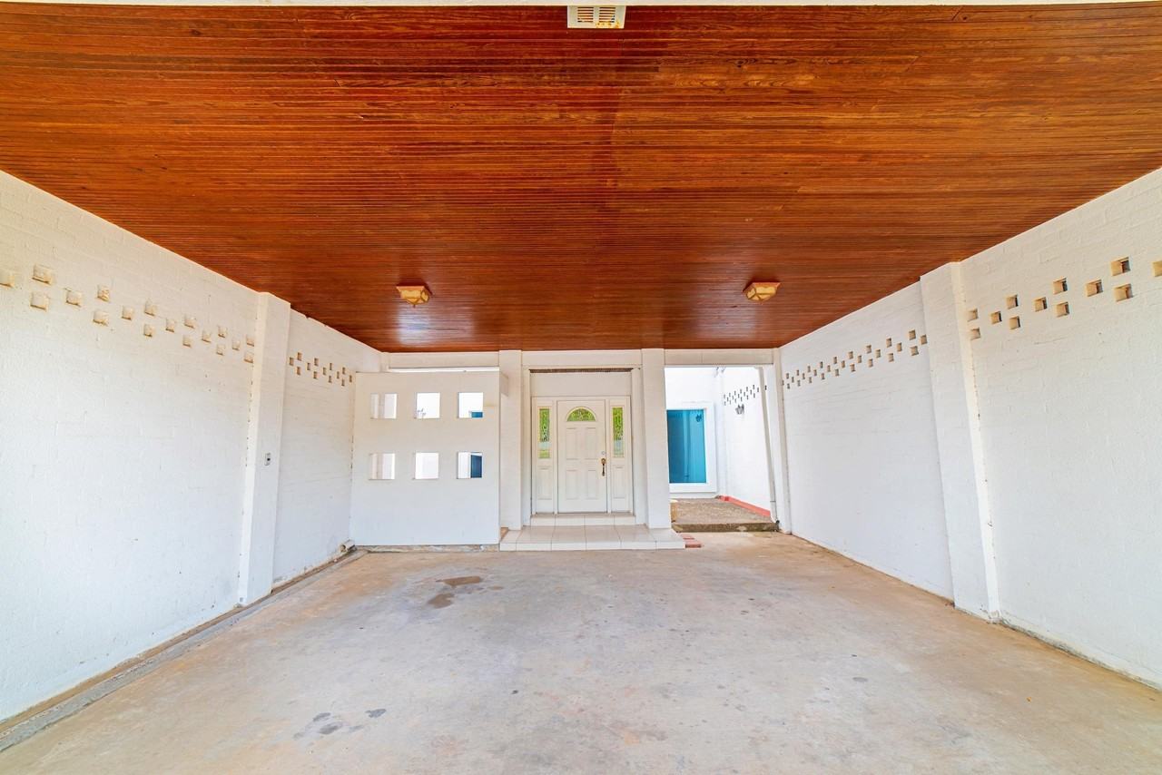 1800 Country Club Dr - Photo 2 of 21