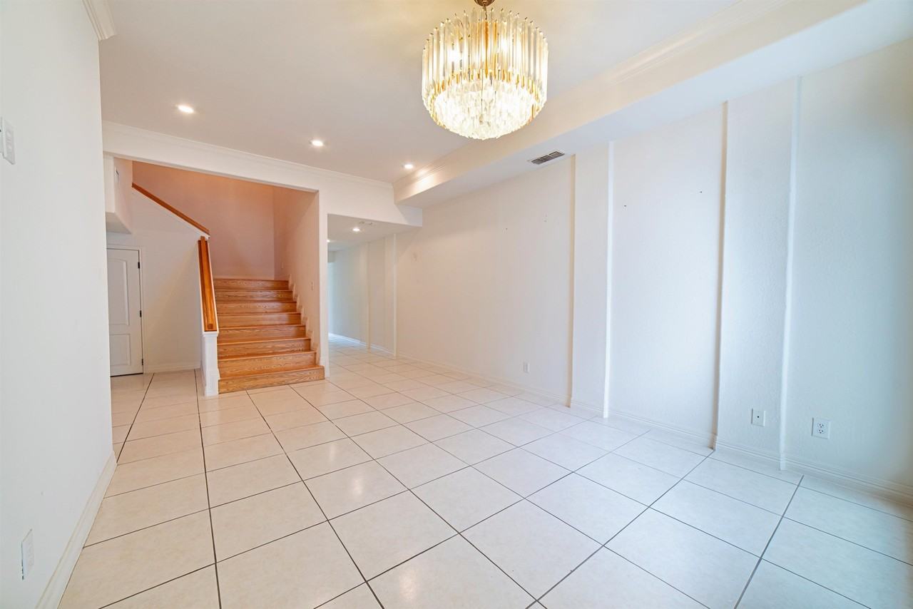 1800 Country Club Dr - Photo 3 of 21