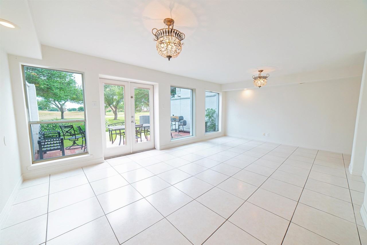 1800 Country Club Dr - Photo 7 of 21