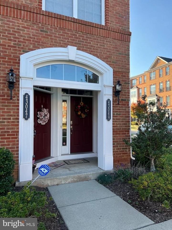 43049 Clarks Mill Ter - Photo 2 of 25