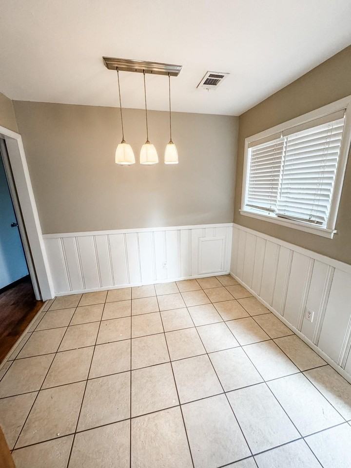 296 N Yates Rd - Photo 3 of 7