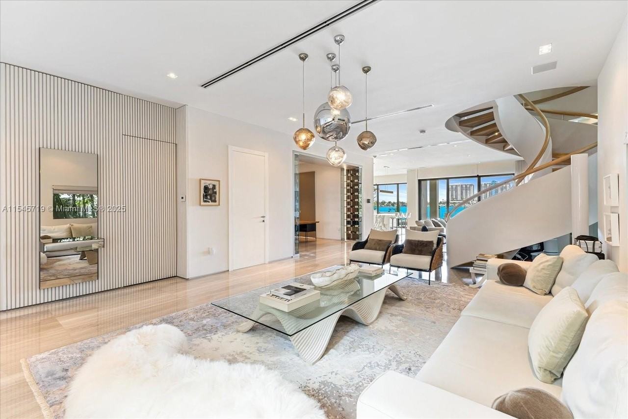 401 E Rivo Alto Dr - Photo 5 of 50