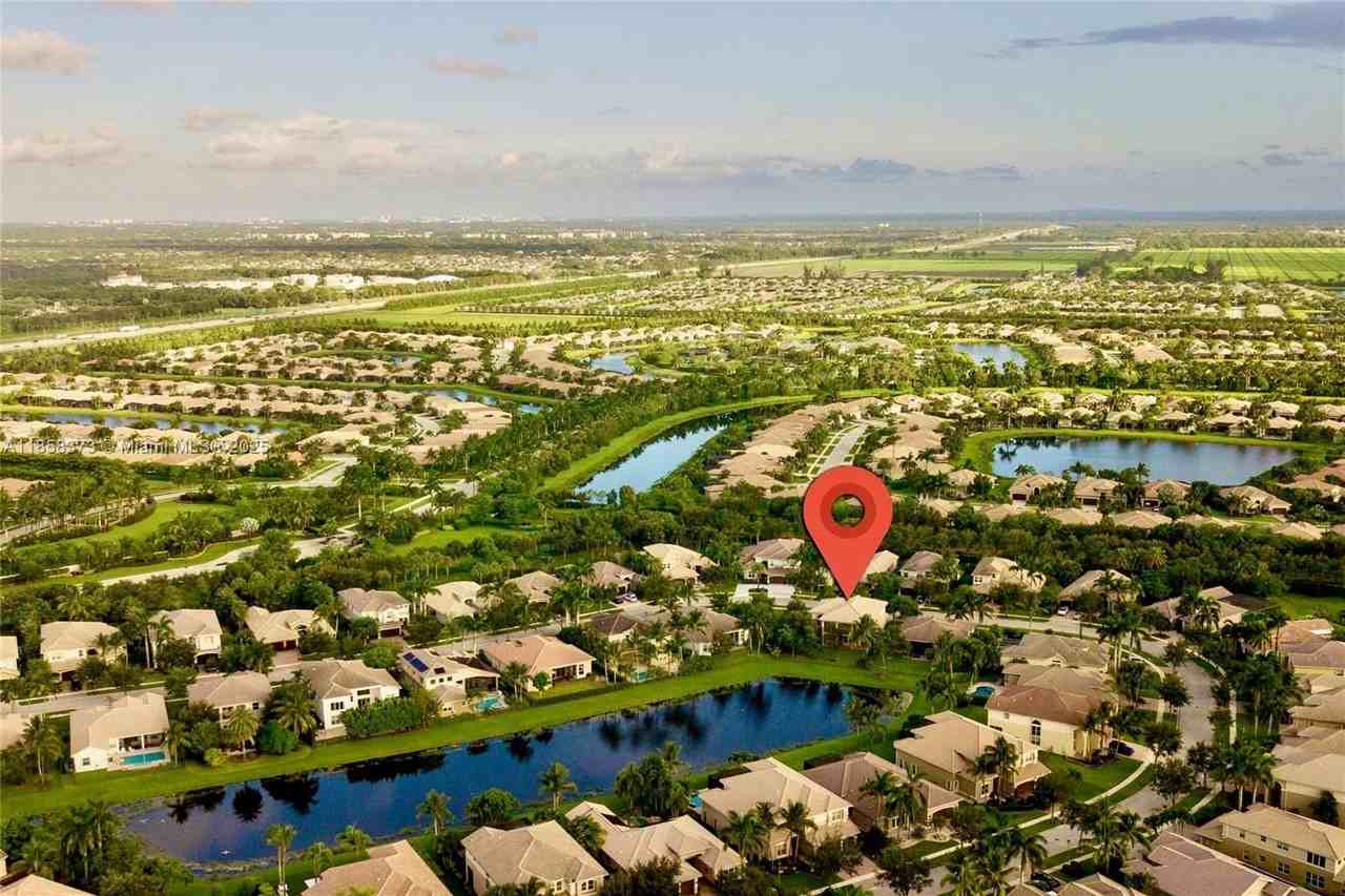 11894 Fox Hill Circle - Photo 2 of 35