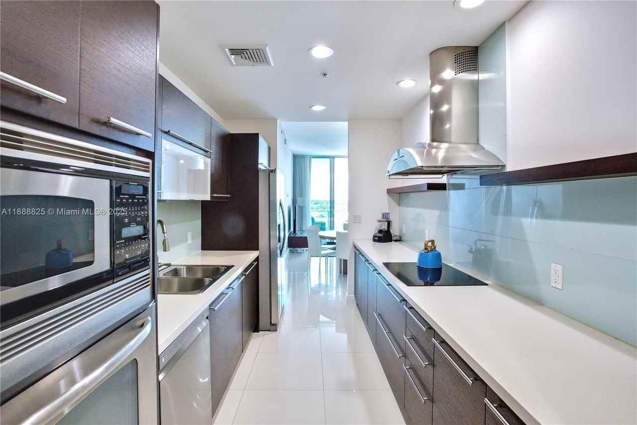 7928 East Drive #605 - Photo 5 of 23