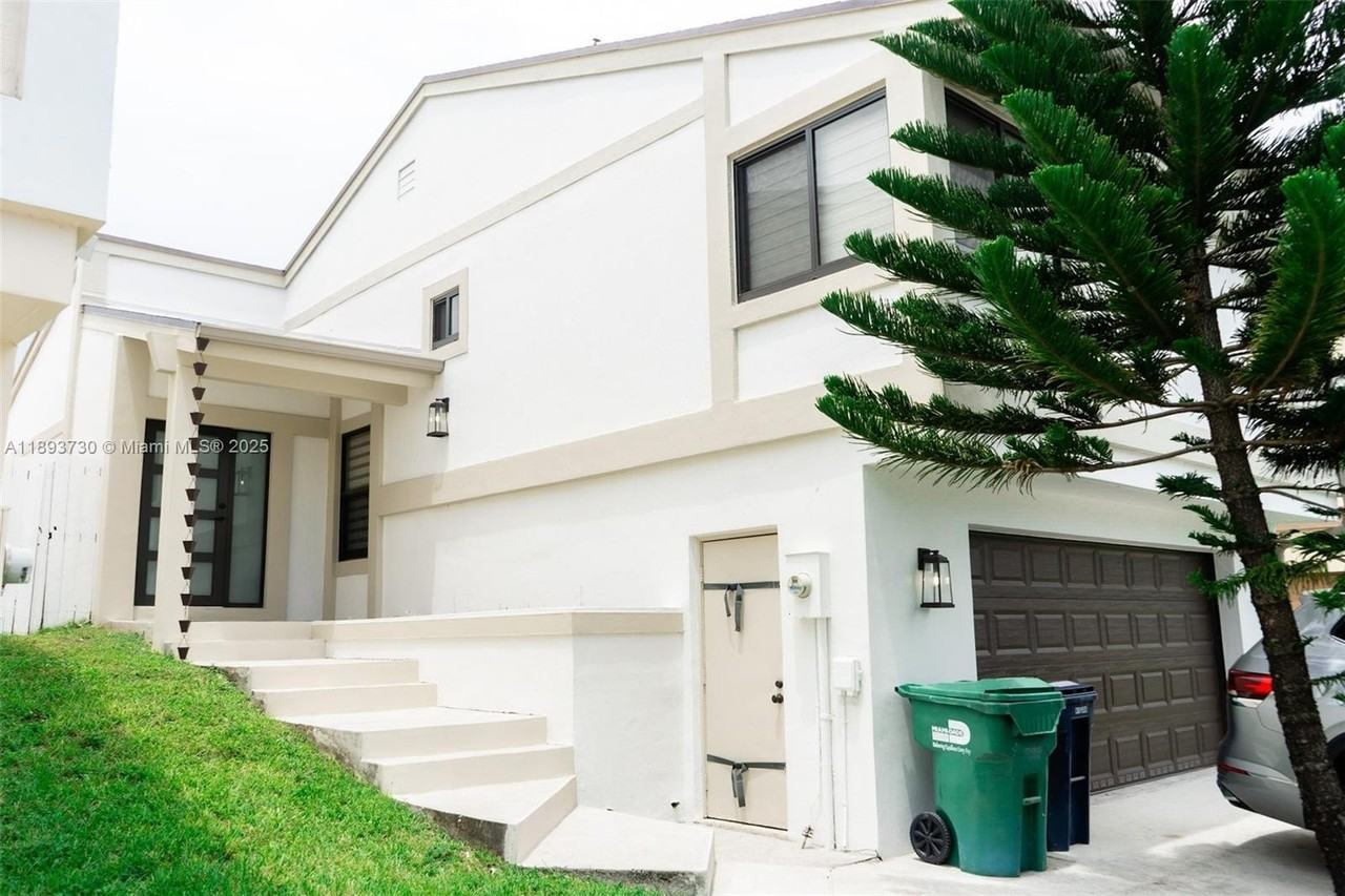 21900 Southwest 100th Place