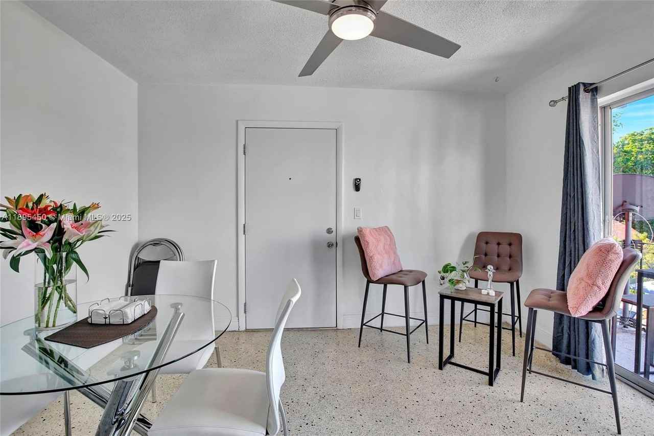 458 Sw 9th St #8 - Photo 2 of 22