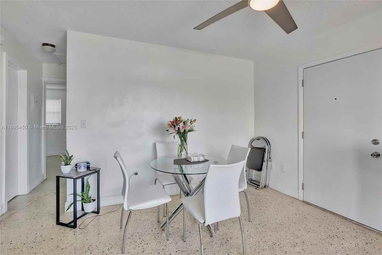 458 Sw 9th St #8 - Photo 3 of 22