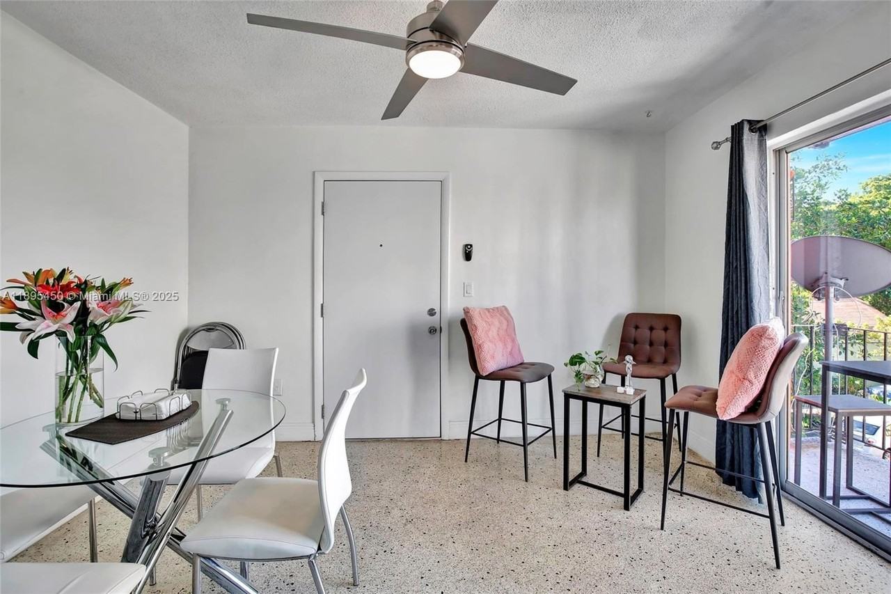 458 Sw 9th St #8 - Photo 5 of 22