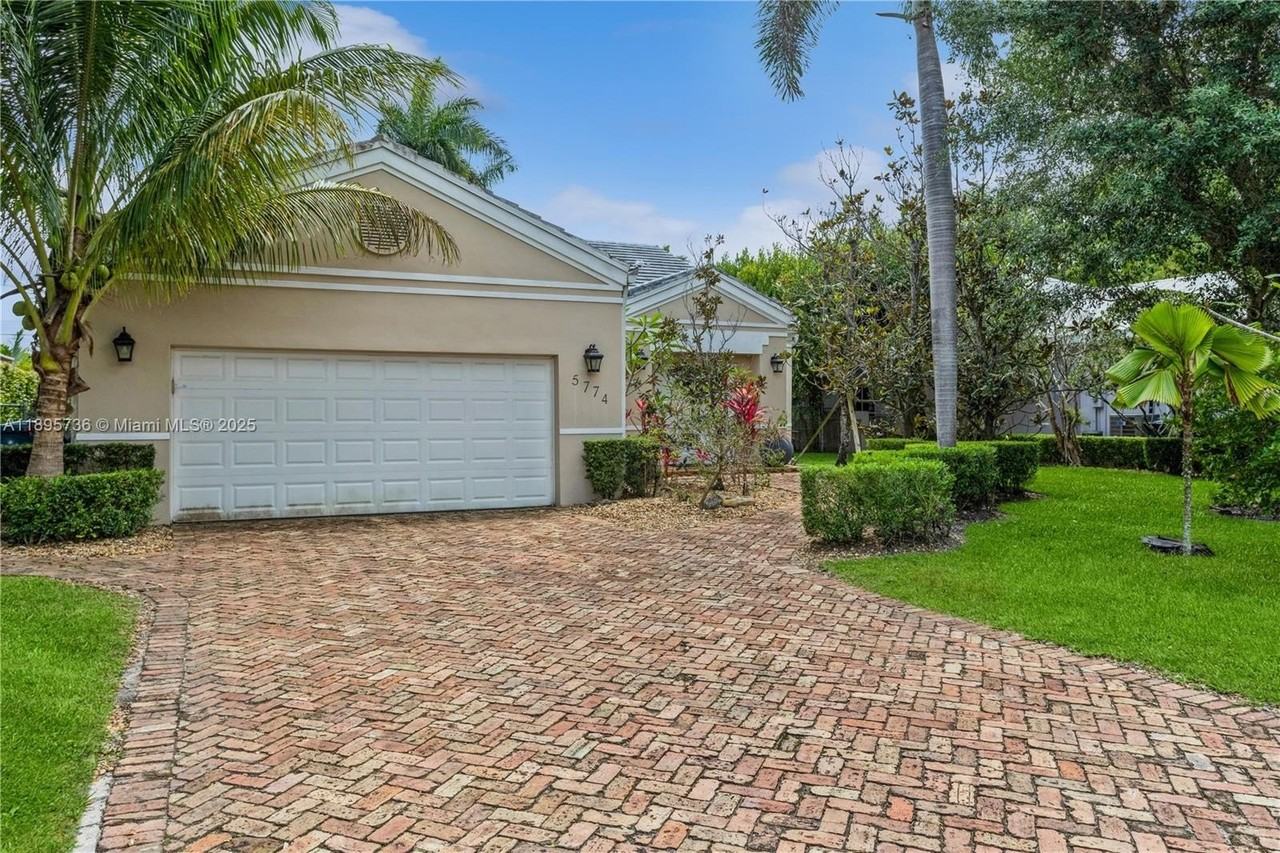 5774 Sw 76th Ter - Photo 3 of 38