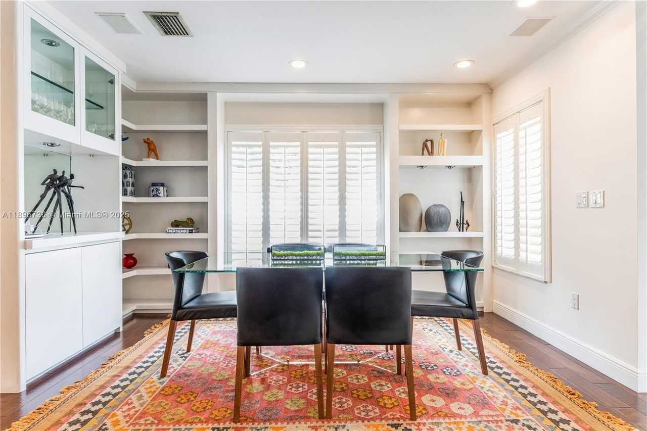 5774 Sw 76th Ter - Photo 7 of 38