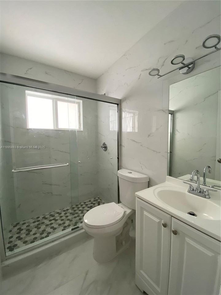 44 Northwest 44th Street #44 - Photo 4 of 10