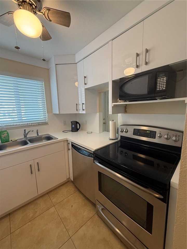 2860 Ne 14th Street Cswy #406D - Photo 3 of 25