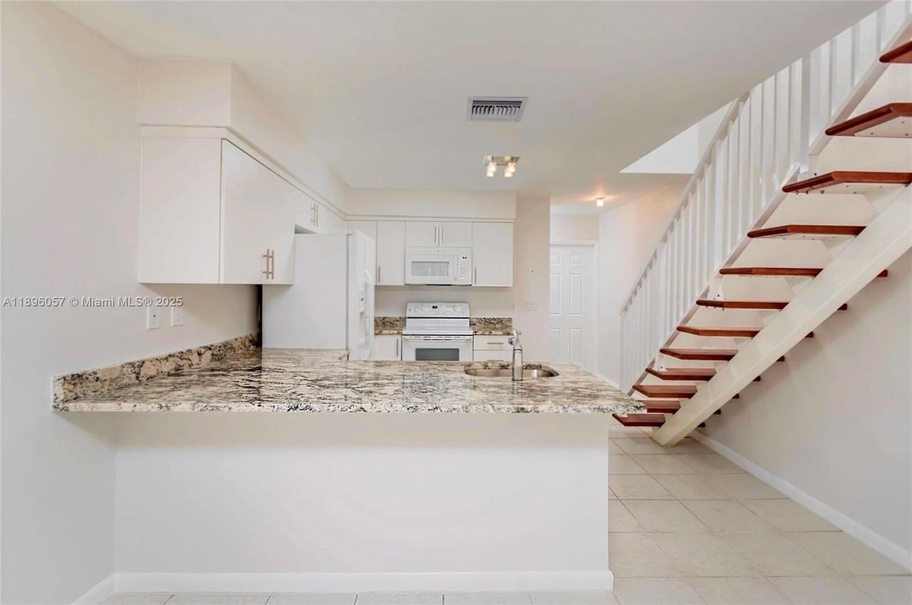 15389 15389 S Dixie Hwy 25 Hwy #0 - Photo 2 of 11