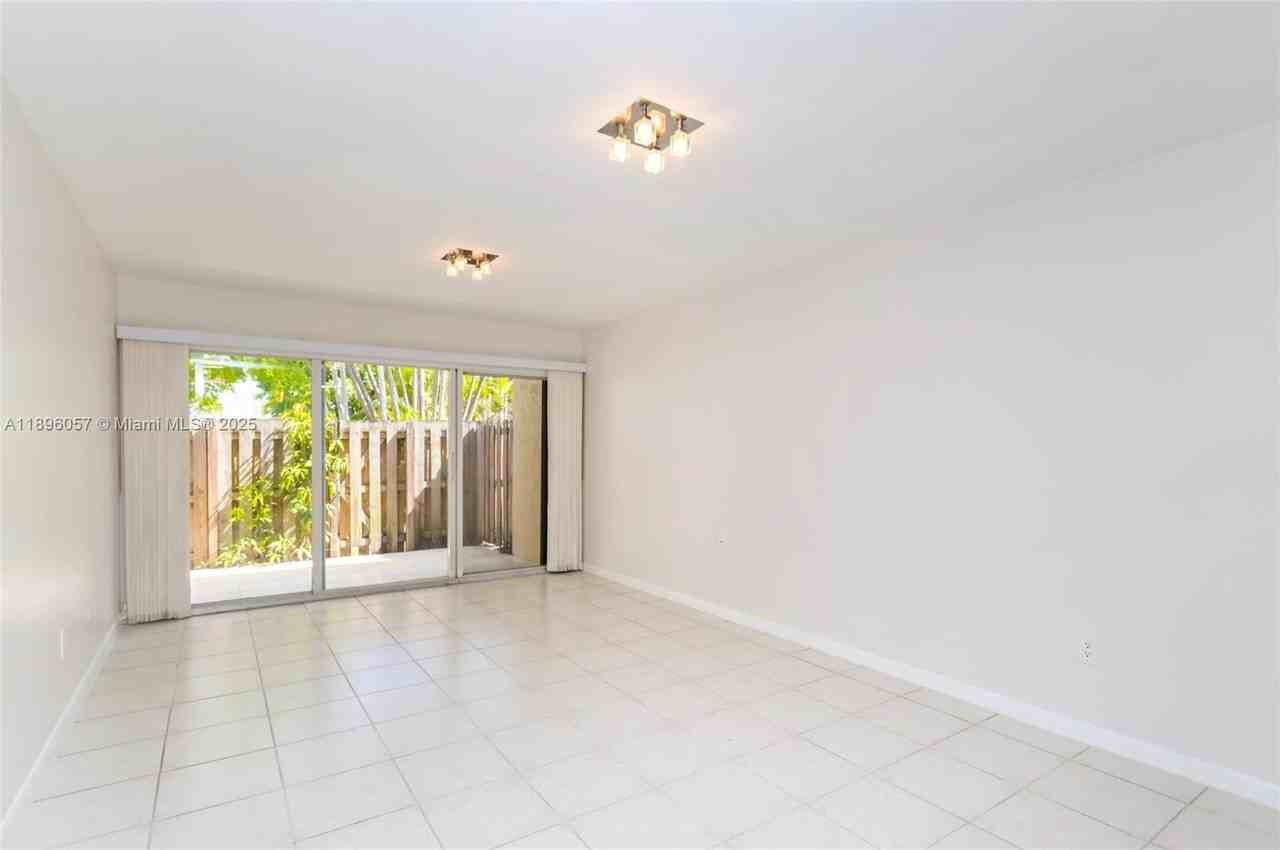 15389 15389 S Dixie Hwy 25 Hwy #0 - Photo 4 of 11