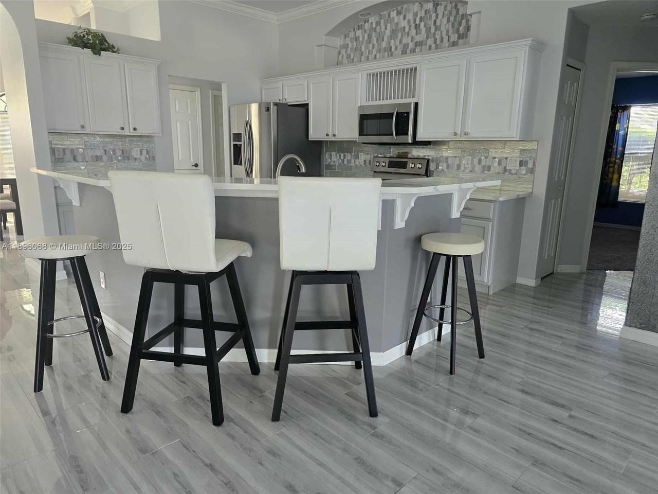 3401 Sw San Benito St - Photo 3 of 20