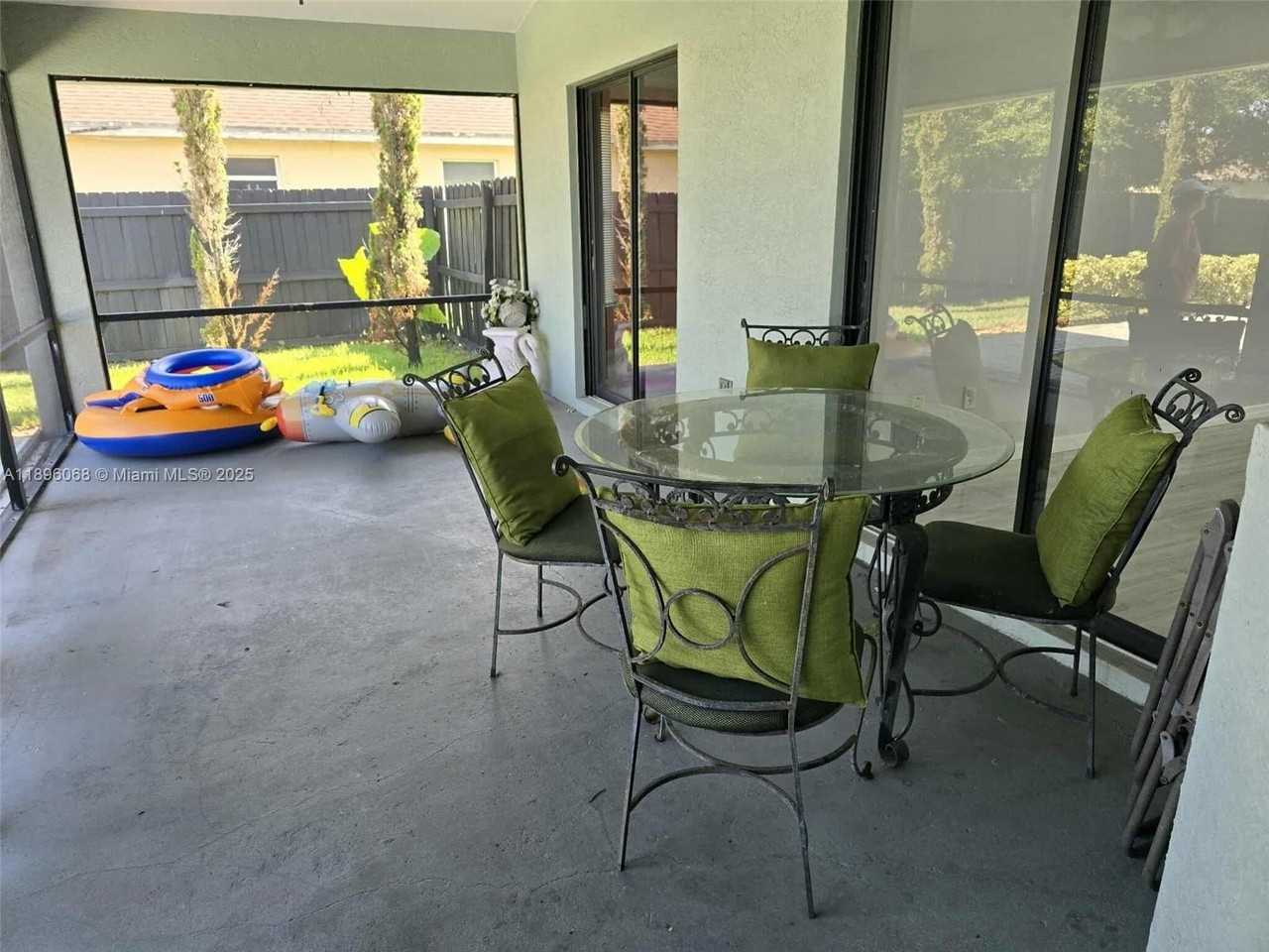 3401 Sw San Benito St - Photo 4 of 20