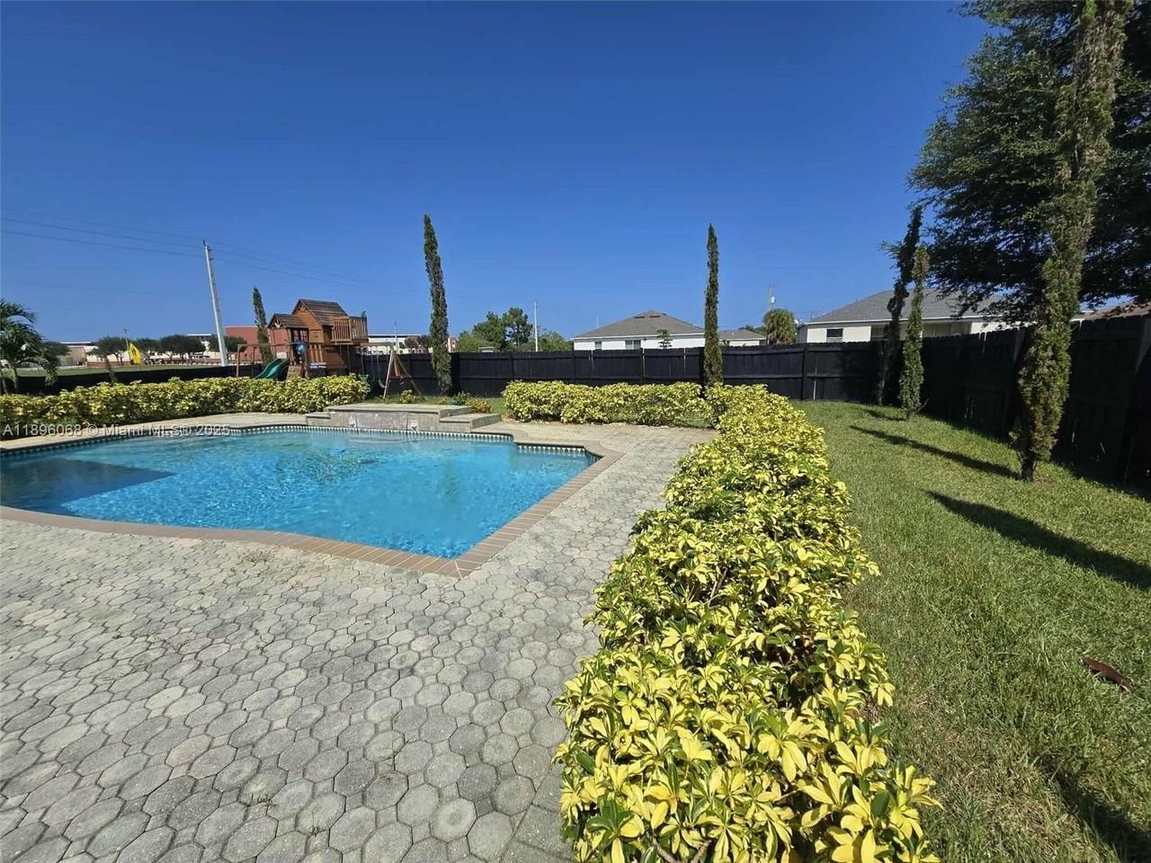 3401 Sw San Benito St - Photo 7 of 20