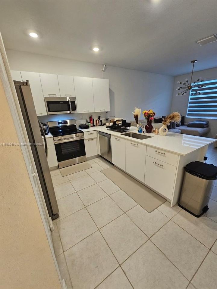 12112 Northwest 24th Avenue - Photo 3 of 37